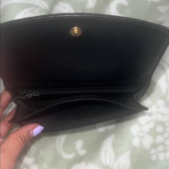 Chanel Black Leather Wallet with Gold Accent - Picture 4 of 5